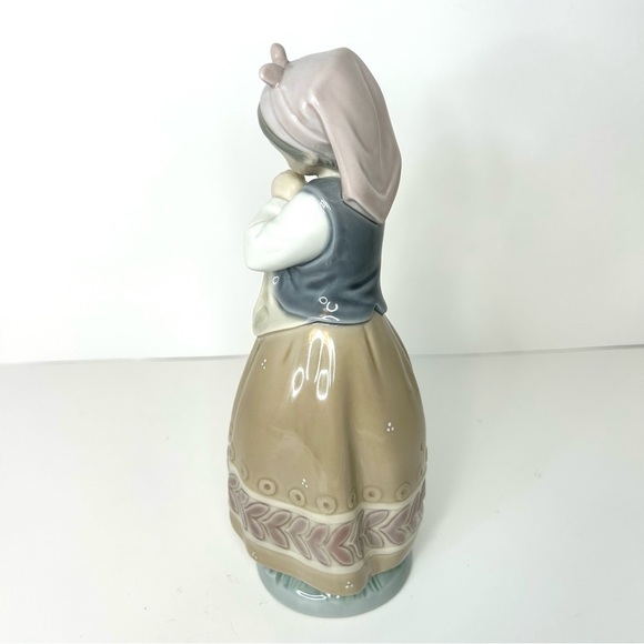 Lladro BLUSHFUL GIRL (Planning the Day) RETIRED PORCELAIN FIGURINE - Picture 5 of 10